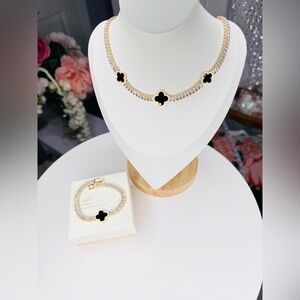 Elegant Black and Gold Necklace